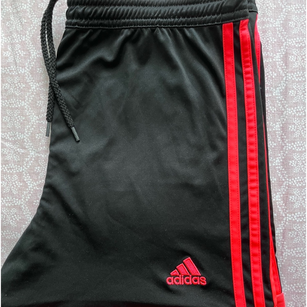 Adidas women’s shorts S